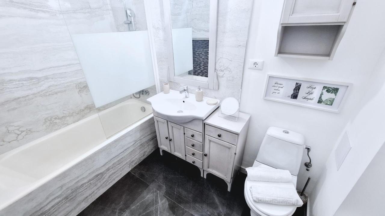 Spacious 5* Luxury In Historic Center Free Parking Cluj-Napoca Extérieur photo